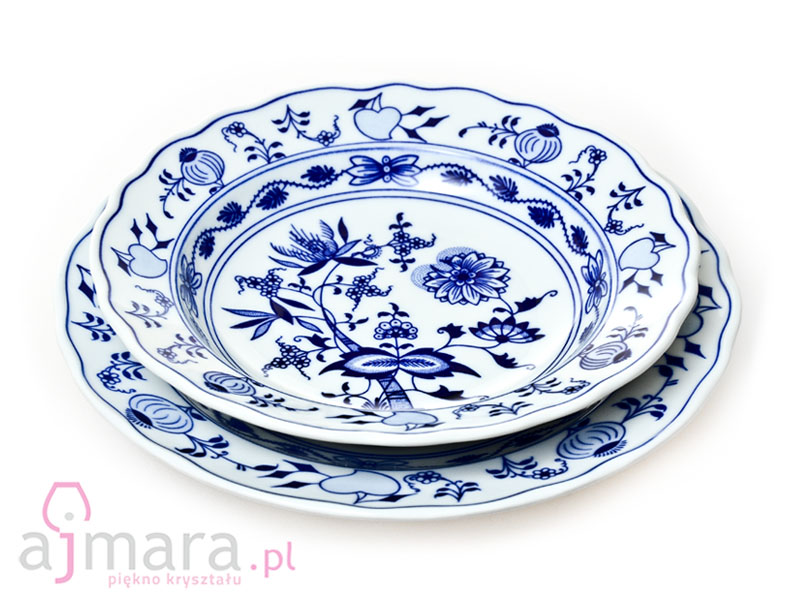 Dinner plates - onion pattern