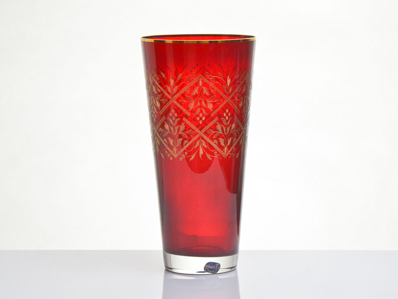 Decorated red vase 