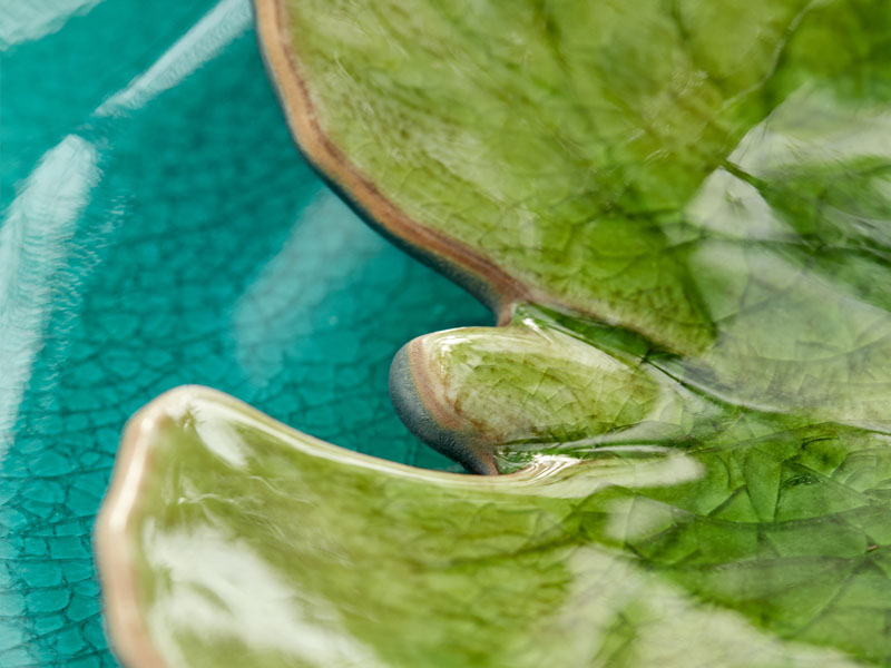 Talíř ve tvaru listu a azurový talíř RIVIERA