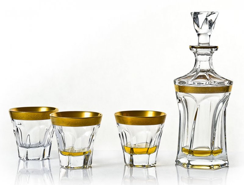 Karafka i szklanki z kolekcji Apollo Gold