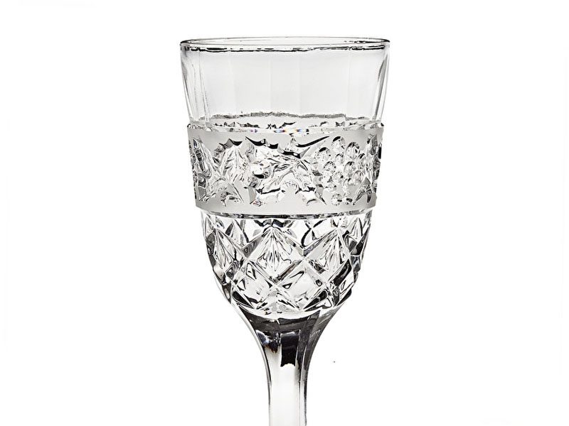 Ein Glas für Tinkturen und Liköre aus der VINIA Bohemia-Kollektion