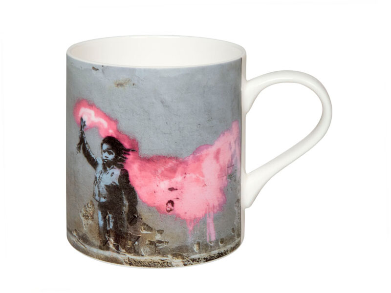 YOUNG REFUGEE IN A LIFEJACKET BY BANKSY mug 385 ml