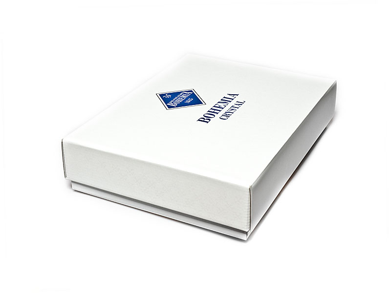 Białe pudełko z logo producenta Jihlava Bohemia