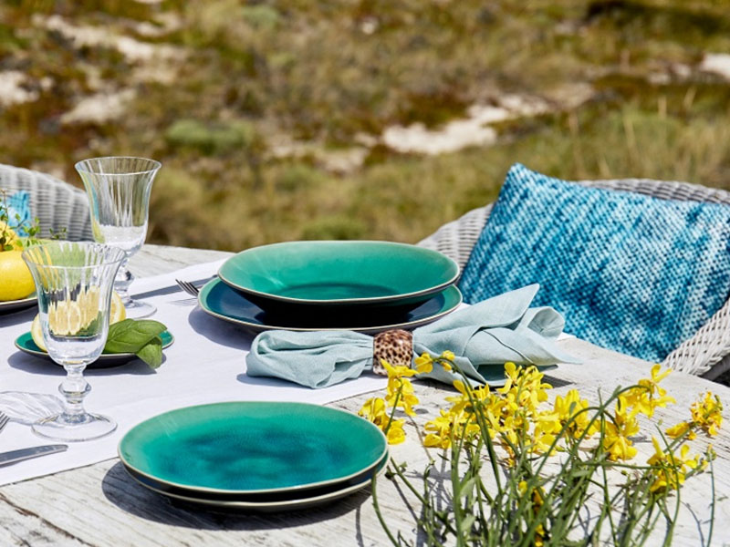 Composition of plates on the Costa Nova table, RIVIERA azure collection