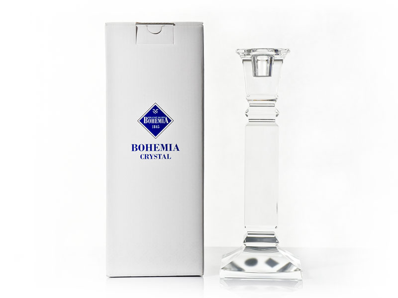 Świecznik LUZERN zapakowany jest w białe pudełko producenta Jihlava Bohemia