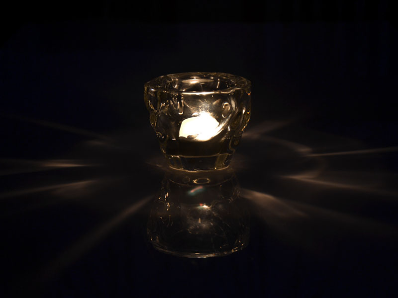 świecznik w ciemności
