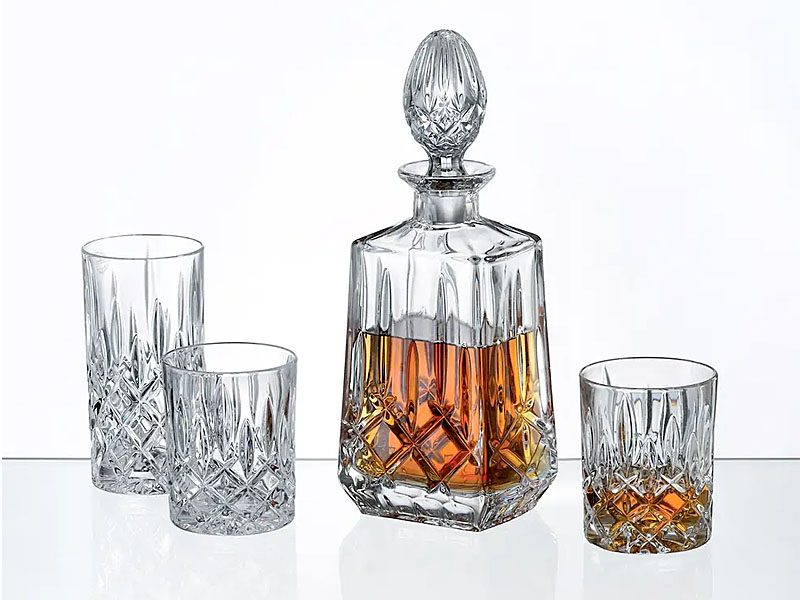 Karafka i szklanki z kolekcji SHEFFIELD Karafka i szklanki z kolekcji SHEFFIELD